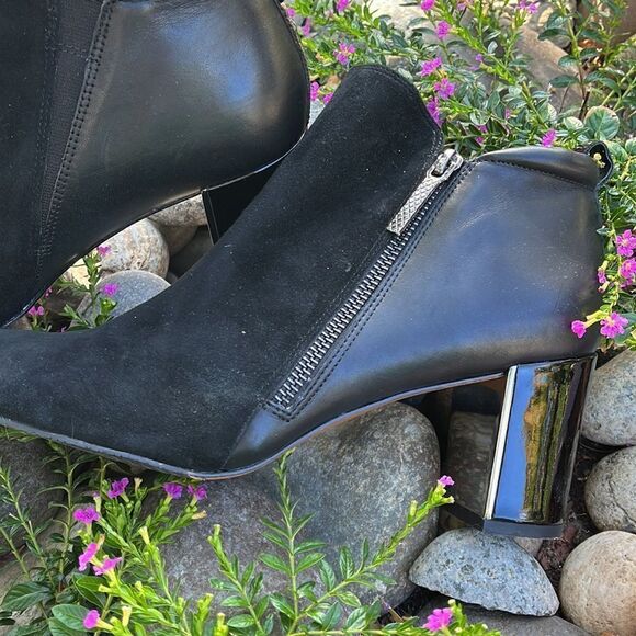 DONALD J PLINER, CORALIE BOOTIE Size 9.5 - Picture 2 of 10